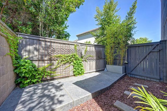 17 Kings Beach Pl, Sacramento, CA 95835
