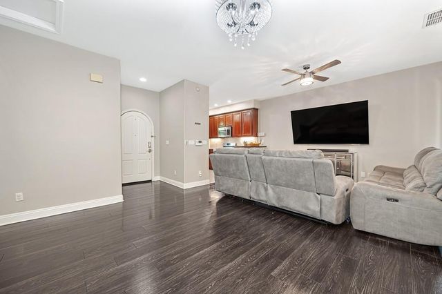 17 Kings Beach Pl, Sacramento, CA 95835