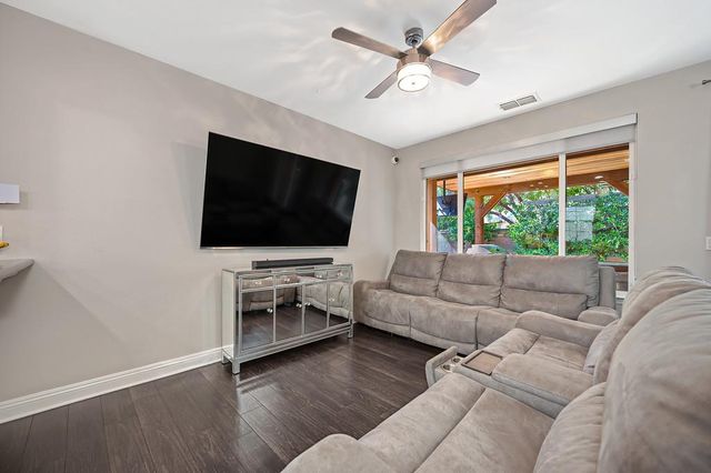 17 Kings Beach Pl, Sacramento, CA 95835