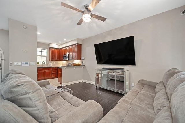17 Kings Beach Pl, Sacramento, CA 95835
