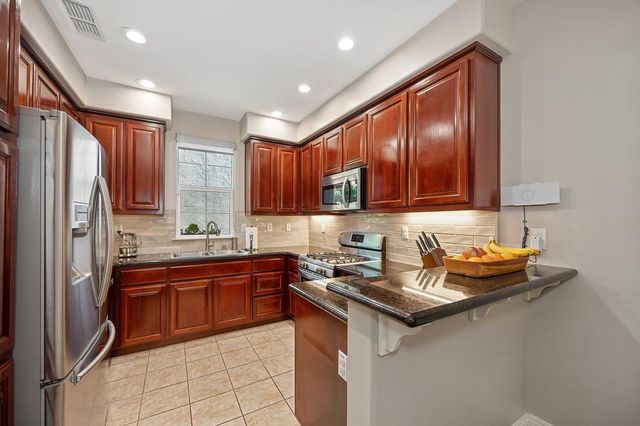 17 Kings Beach Pl, Sacramento, CA 95835