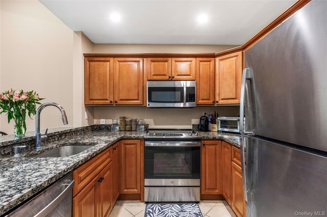 16 Waterview Estate, Peekskill, NY 10566