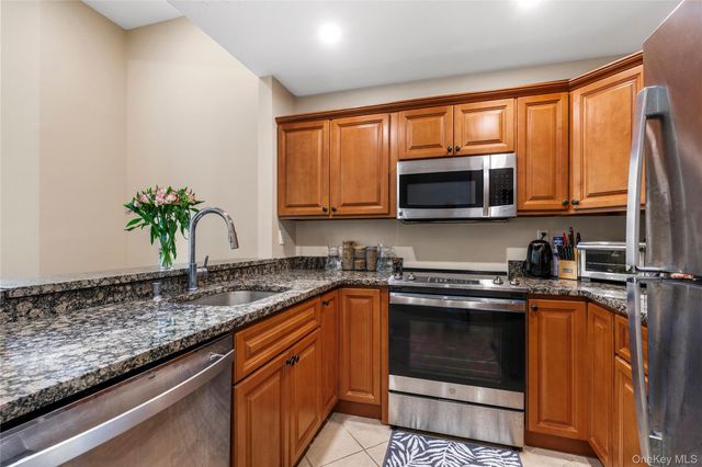 16 Waterview Estate, Peekskill, NY 10566