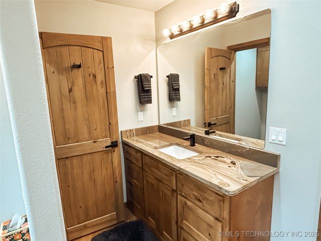 117051 S 4238 Road, Eufaula, OK 74432