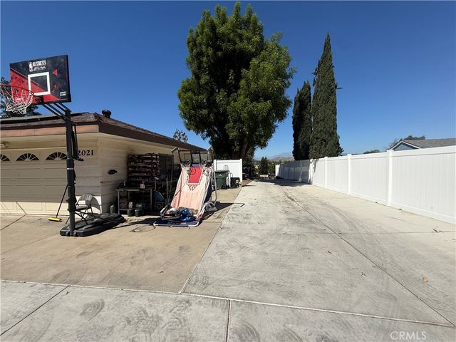 12021 Indiana, Riverside, CA 92503
