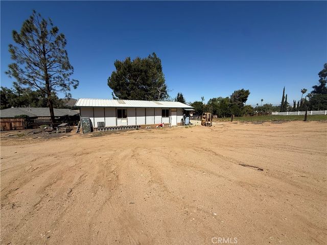 12021 Indiana, Riverside, CA 92503