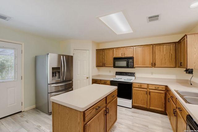 13103 STONEY CREEK DR, Universal City, TX 78148