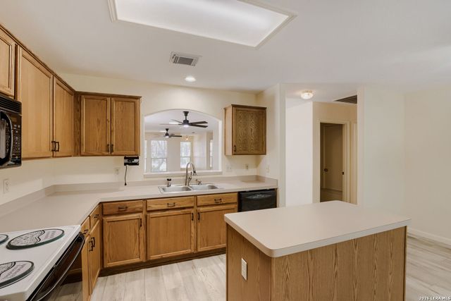 13103 STONEY CREEK DR, Universal City, TX 78148
