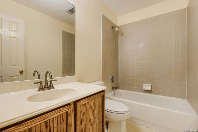 13103 STONEY CREEK DR, Universal City, TX 78148