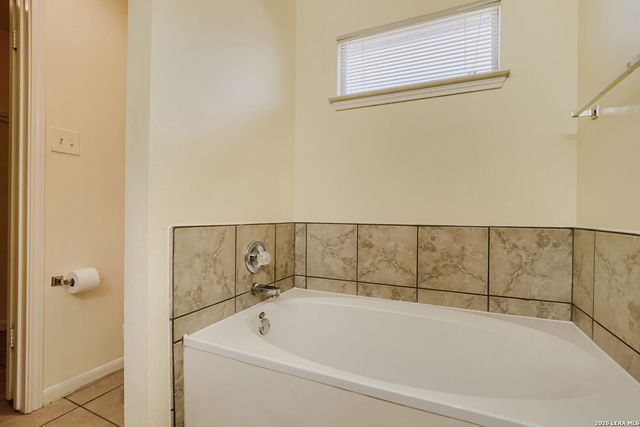 13103 STONEY CREEK DR, Universal City, TX 78148
