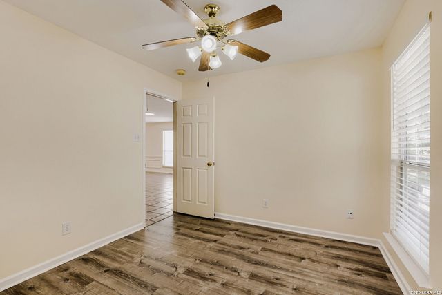 13103 STONEY CREEK DR, Universal City, TX 78148