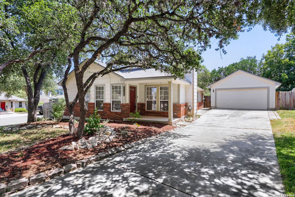 13103 STONEY CREEK DR, Universal City, TX 78148