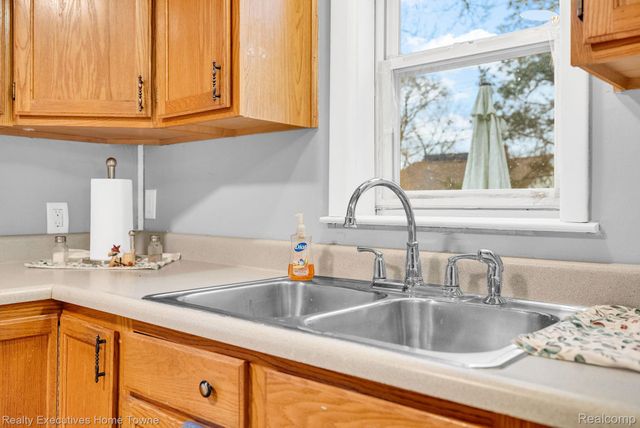 1830 Gillett Street, Port Huron, MI 48060