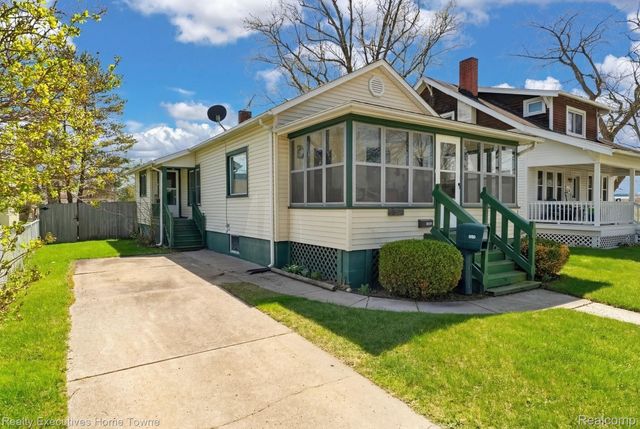 1830 Gillett Street, Port Huron, MI 48060
