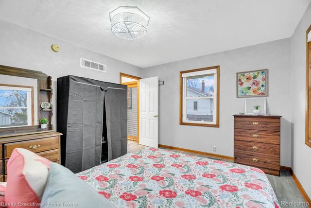 1830 Gillett Street, Port Huron, MI 48060