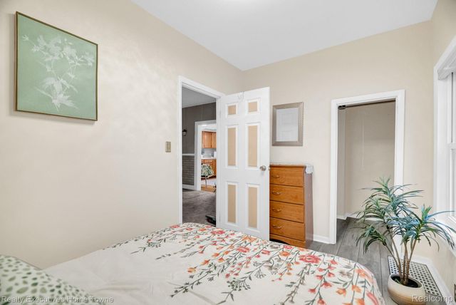 1830 Gillett Street, Port Huron, MI 48060