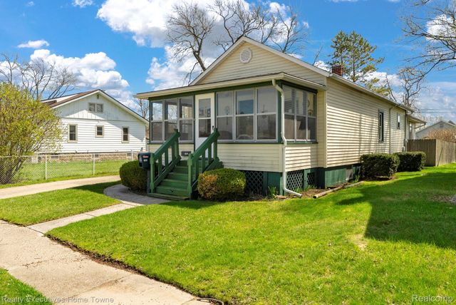 1830 Gillett Street, Port Huron, MI 48060