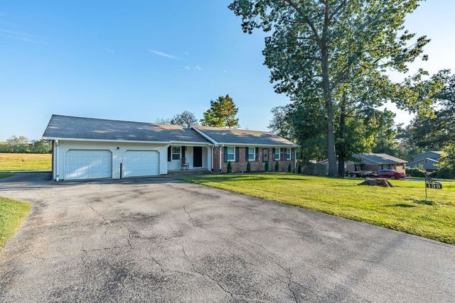 139 S Sunset Cir, Hopkinsville, KY 42240