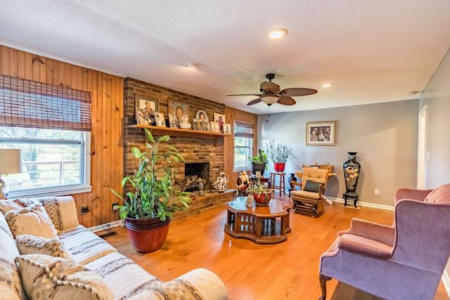 139 S Sunset Cir, Hopkinsville, KY 42240