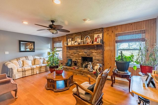 139 S Sunset Cir, Hopkinsville, KY 42240