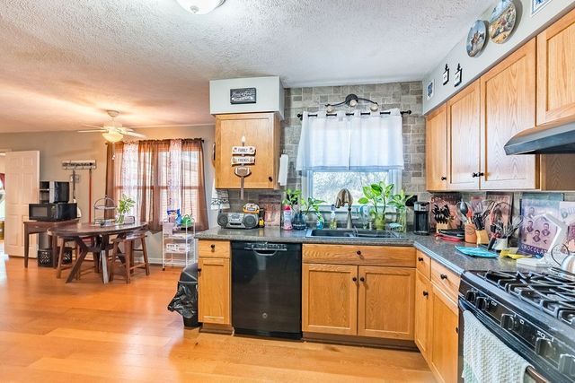 139 S Sunset Cir, Hopkinsville, KY 42240