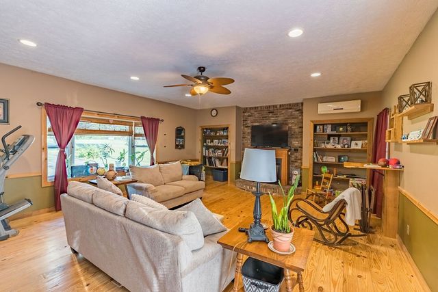 139 S Sunset Cir, Hopkinsville, KY 42240