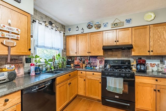 139 S Sunset Cir, Hopkinsville, KY 42240