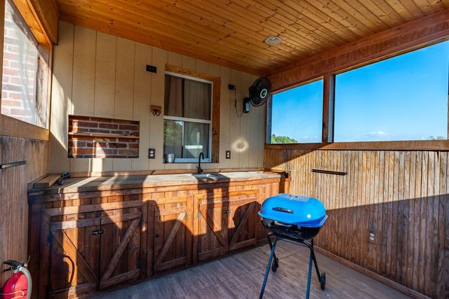 139 S Sunset Cir, Hopkinsville, KY 42240