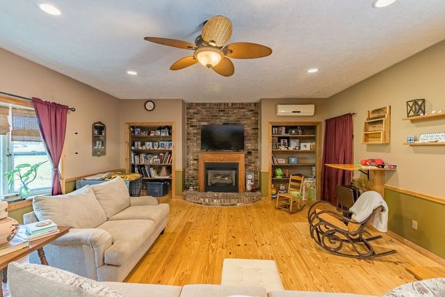 139 S Sunset Cir, Hopkinsville, KY 42240