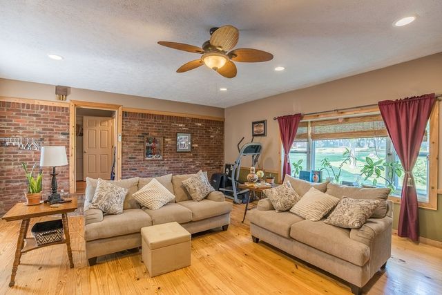 139 S Sunset Cir, Hopkinsville, KY 42240