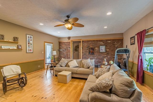 139 S Sunset Cir, Hopkinsville, KY 42240