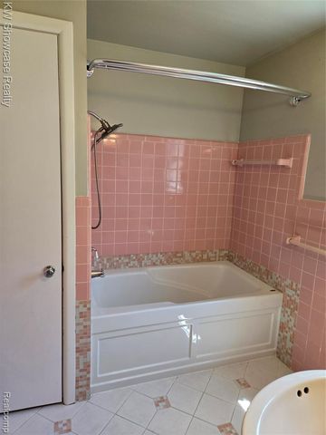244 Wallinwood Avenue, Grand Rapids, MI 49503