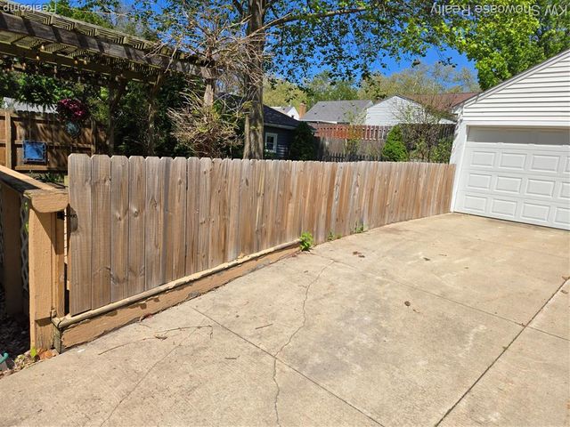 244 Wallinwood Avenue, Grand Rapids, MI 49503
