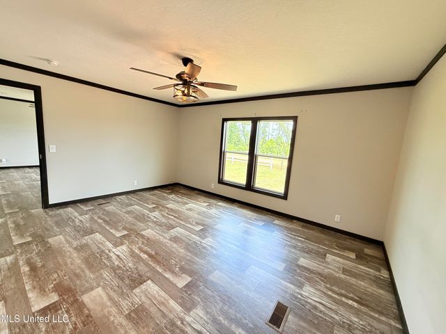 100 Storm Cove, Grenada, MS 38901