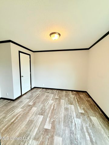 100 Storm Cove, Grenada, MS 38901