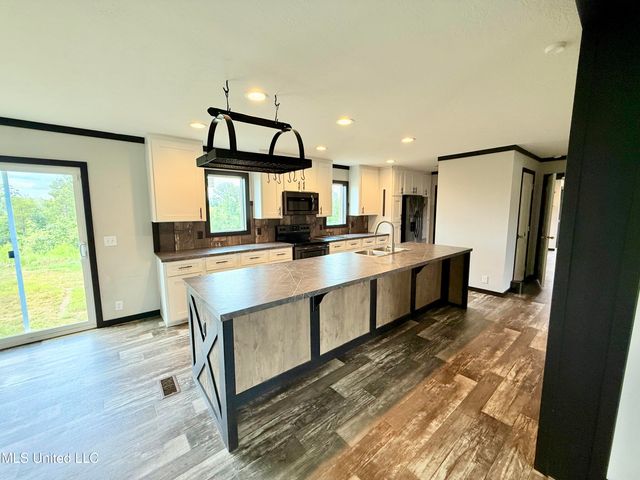 100 Storm Cove, Grenada, MS 38901
