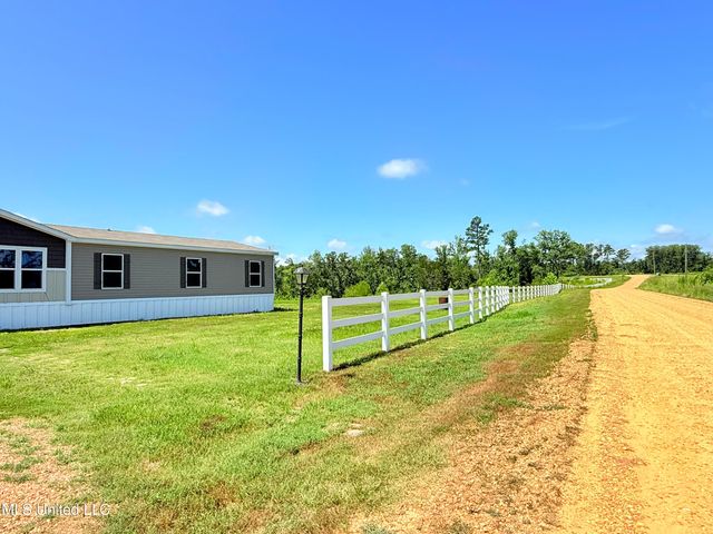 100 Storm Cove, Grenada, MS 38901
