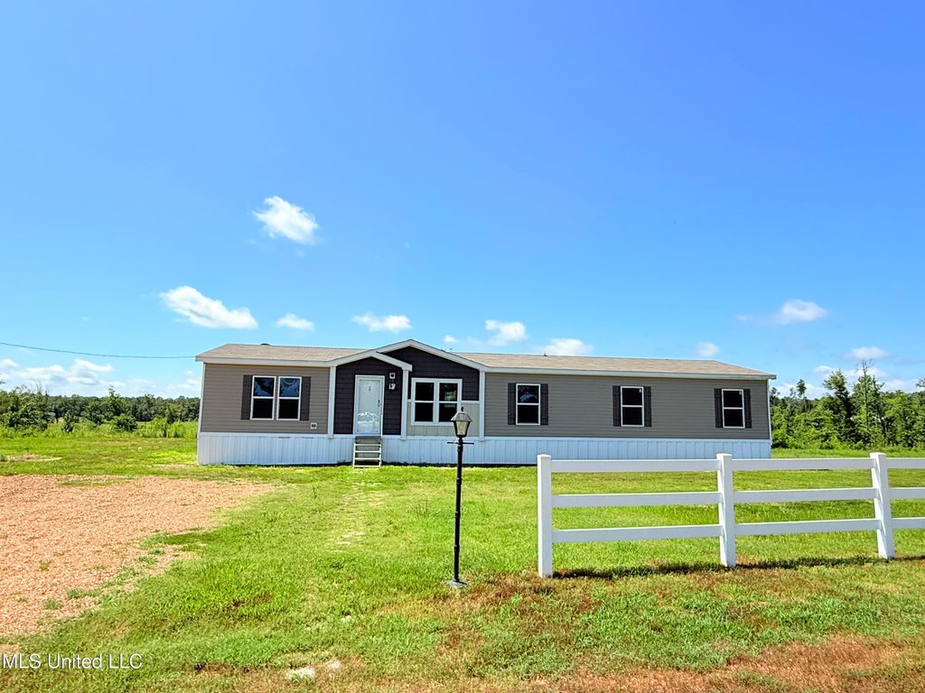 100 Storm Cove, Grenada, MS 38901