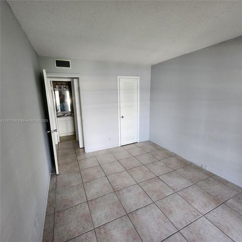 339 Southampton B 339, West Palm Beach, FL 33417