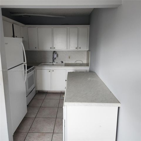 339 Southampton B 339, West Palm Beach, FL 33417