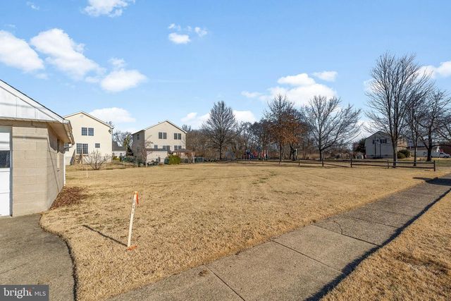 720 OAKLAND AVE, Burlington, NJ 08016