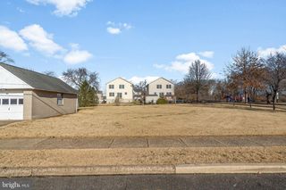 720 OAKLAND AVE, Burlington, NJ 08016