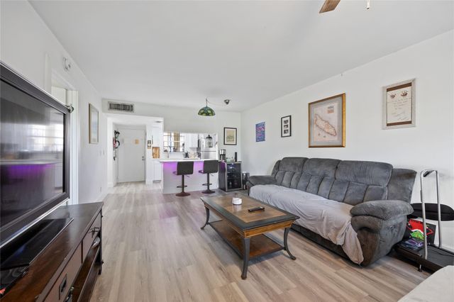 6332 La Costa Dr b, Boca Raton, FL 33433