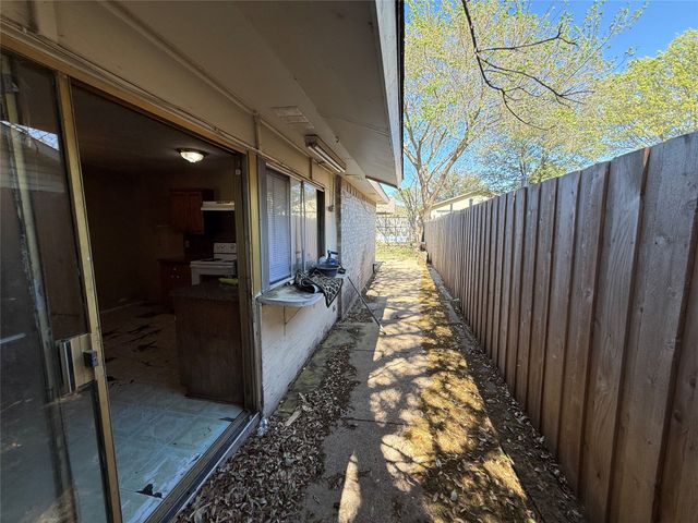 5002 Longhorn Trail, Garland, TX 75043