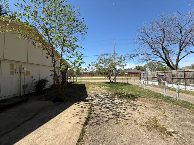 5002 Longhorn Trail, Garland, TX 75043