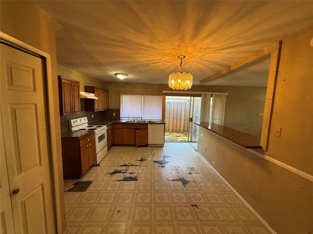 5002 Longhorn Trail, Garland, TX 75043