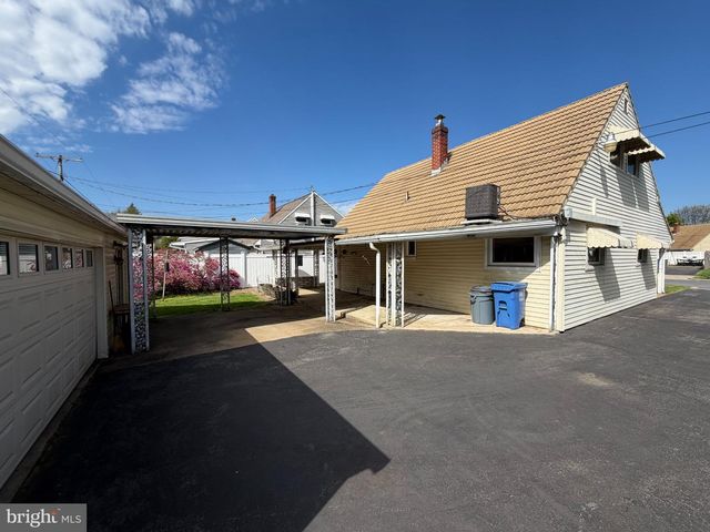 704 EL HATCO DR, Temple, PA 19560