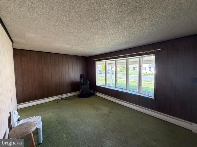 704 EL HATCO DR, Temple, PA 19560