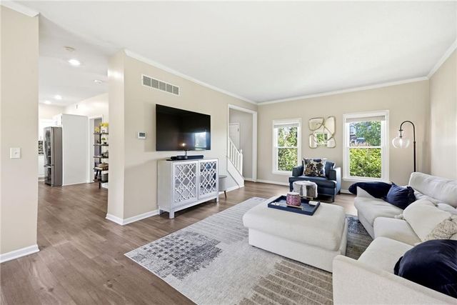 15013 W 77th Terrace, Lenexa, KS 66216