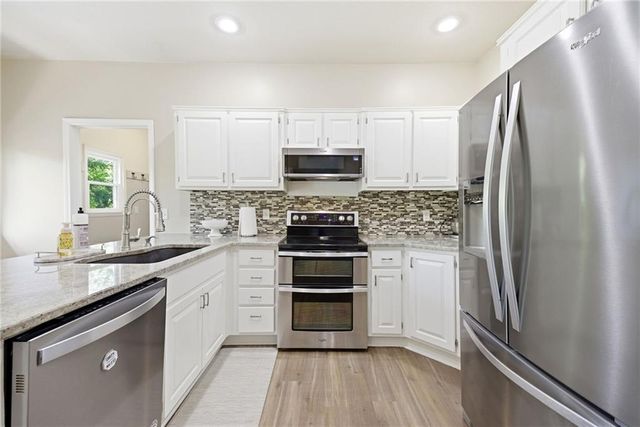 15013 W 77th Terrace, Lenexa, KS 66216